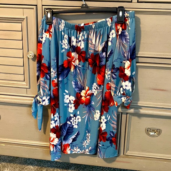 Off the shoulder floral top - Picture 1 of 2